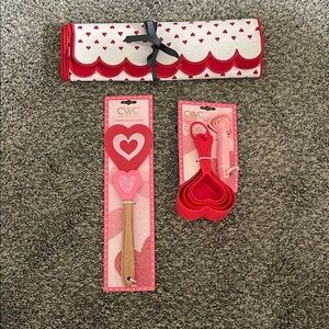 Heart-Themed Kitchen Spatual Set, Meas. Spoons & Cups, and Table Runner
